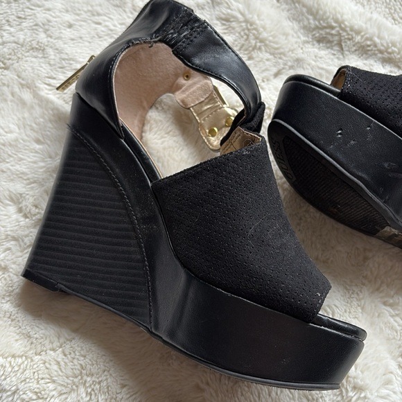 GUESS Black Peep Toe Wedge Heels –Chic Comfort with a Bold Edge Size 5.5 - Picture 9 of 12